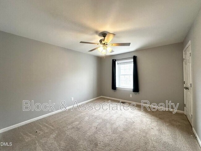 Building Photo - 4808 Blue Bird Ct