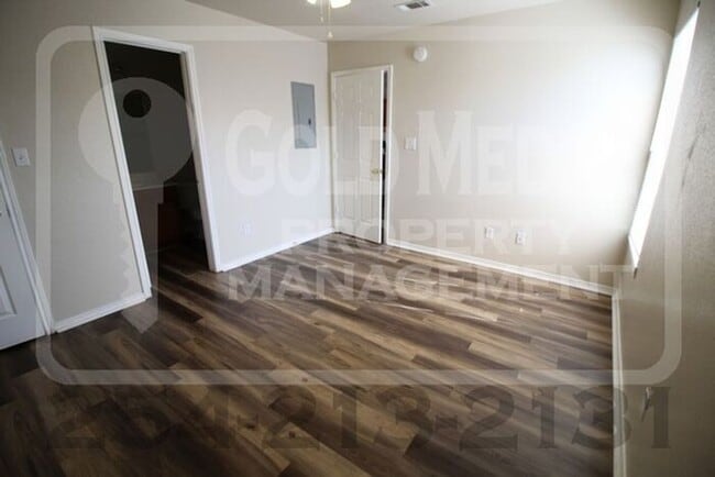 Building Photo - 3304 Barcelona Dr