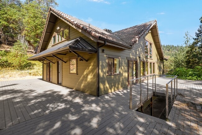 Building Photo - 1801 Wagon Trail Dr