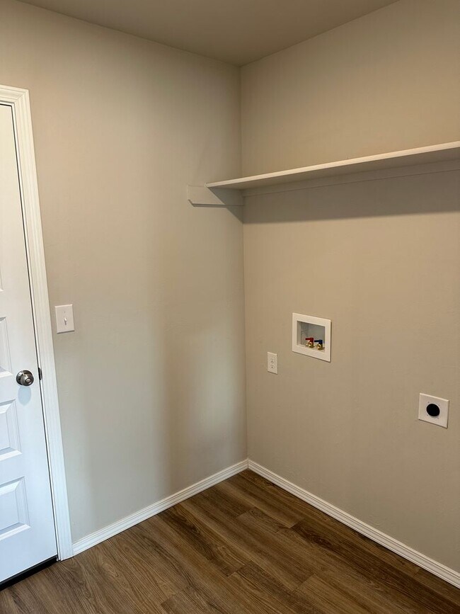 Building Photo - Make Morgan Glen Home! Preleasing This Three-Bedroom, Two-Bath Beauty Now