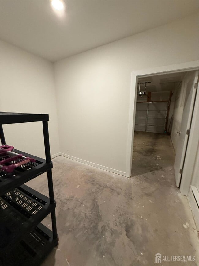 Building Photo - 243 Lohan Dr