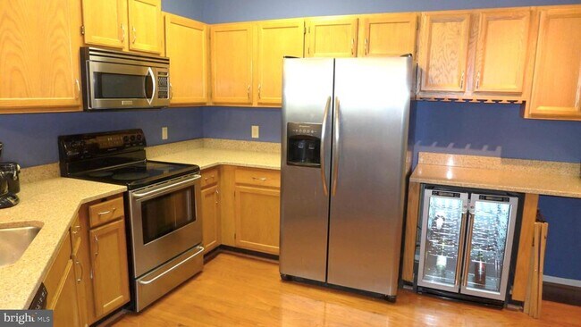 Building Photo - 1426 Nutwood Ct