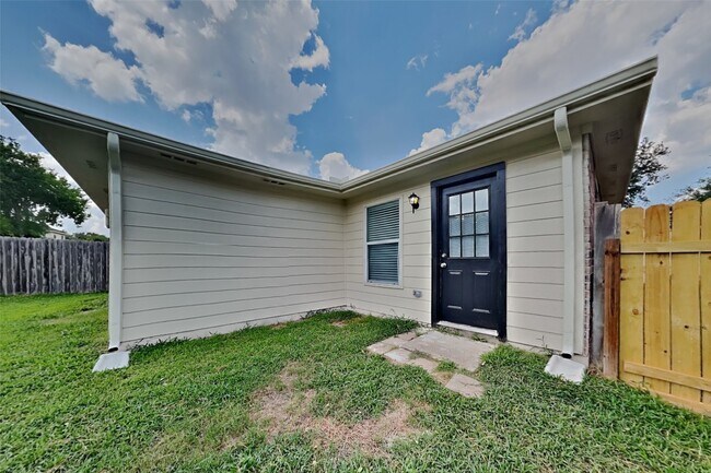 Building Photo - 15623 Ashbournne Springs Ln