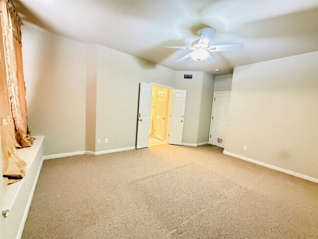 Building Photo - 2100 Pipers Field Dr