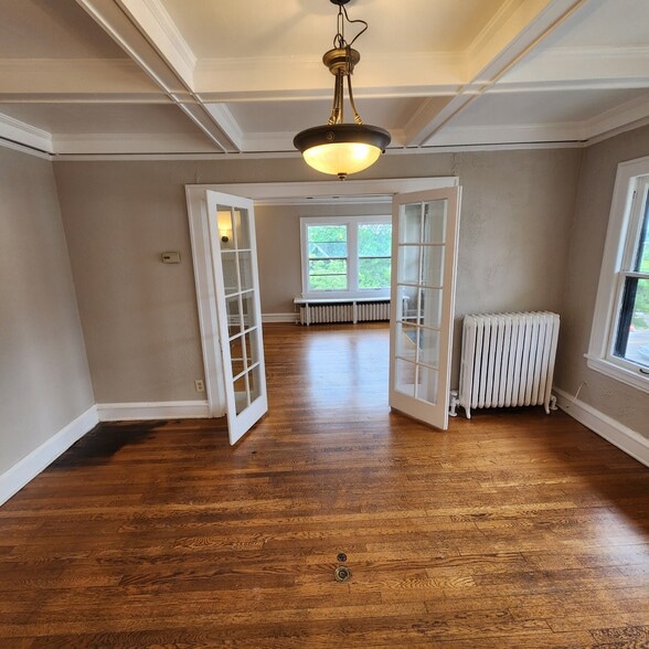 Building Photo - 428 W Franklin Ave