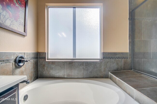 Building Photo - 14600 Christian Castle