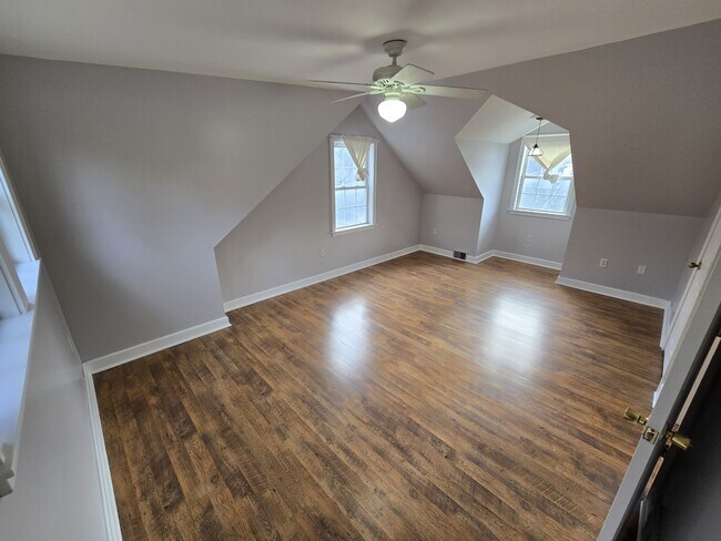 Building Photo - 205 Elmbrook Dr