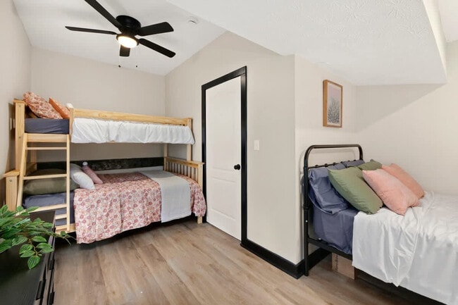 Building Photo - 303 E Washington St