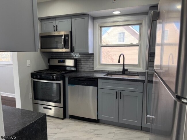 Building Photo - 10-06 1st St