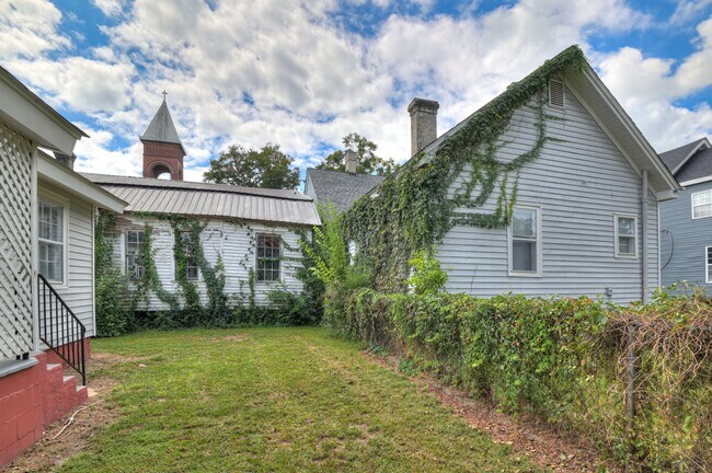Building Photo - 515 3rd St