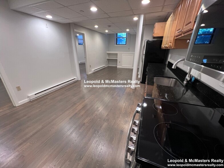 Building Photo - 51 Park Dr