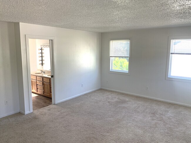 Building Photo - 122 Crawford Cir