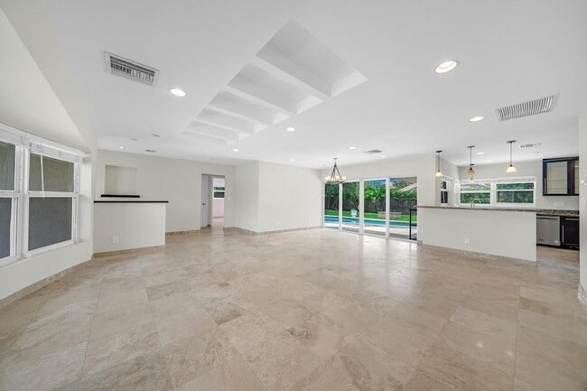 Building Photo - 4021 Bayview Dr