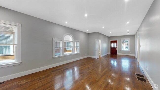 Building Photo - 20 Mayfield St