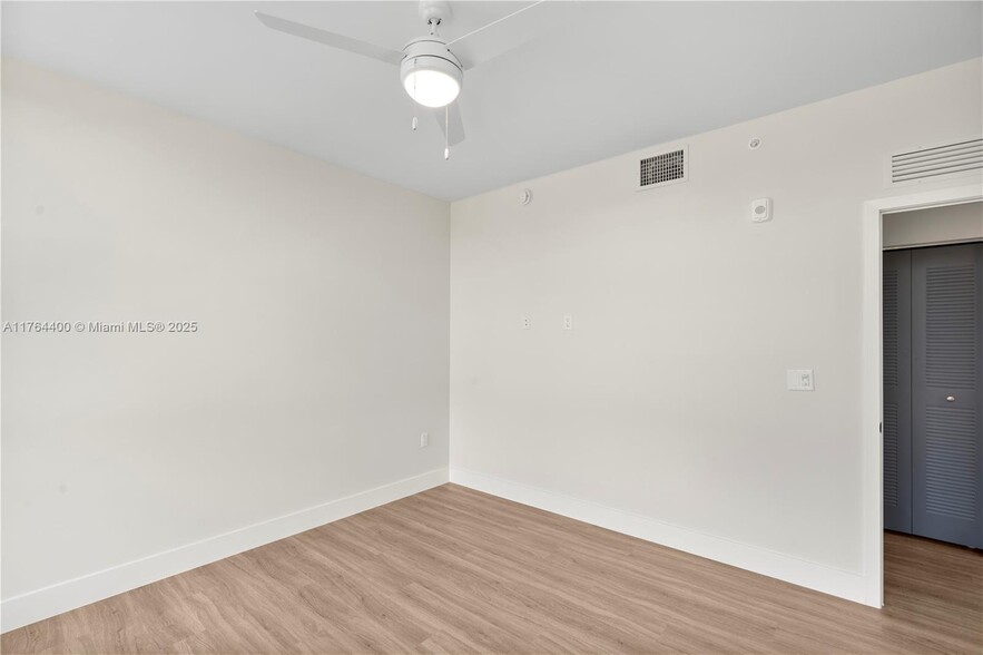 Building Photo - 1536 NW 15th Ave