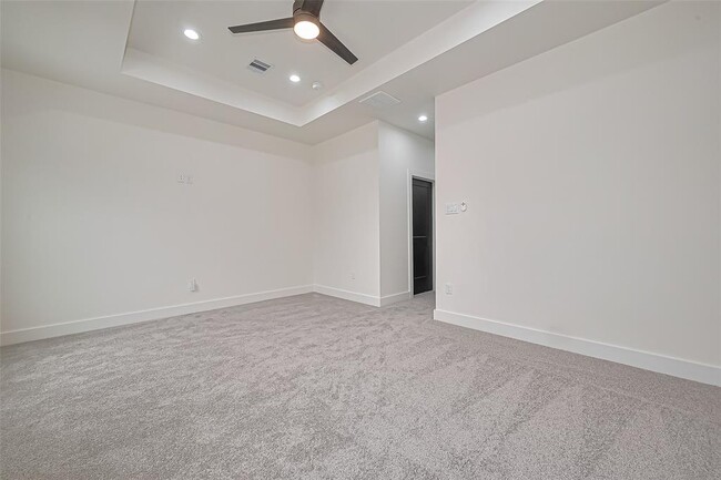 Building Photo - 7918 Parnell St