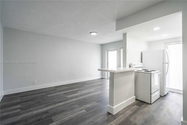 Building Photo - 6650 Miller Dr