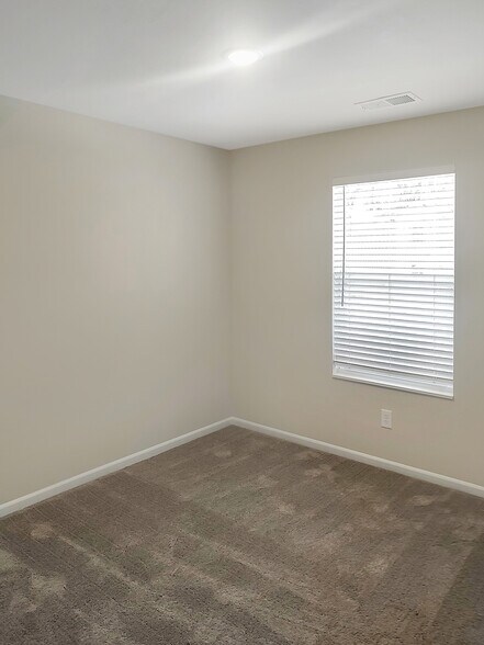 Building Photo - 4030 Highland Ave