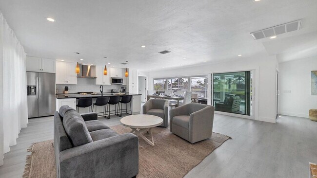 Building Photo - 1521 Kinglet Dr