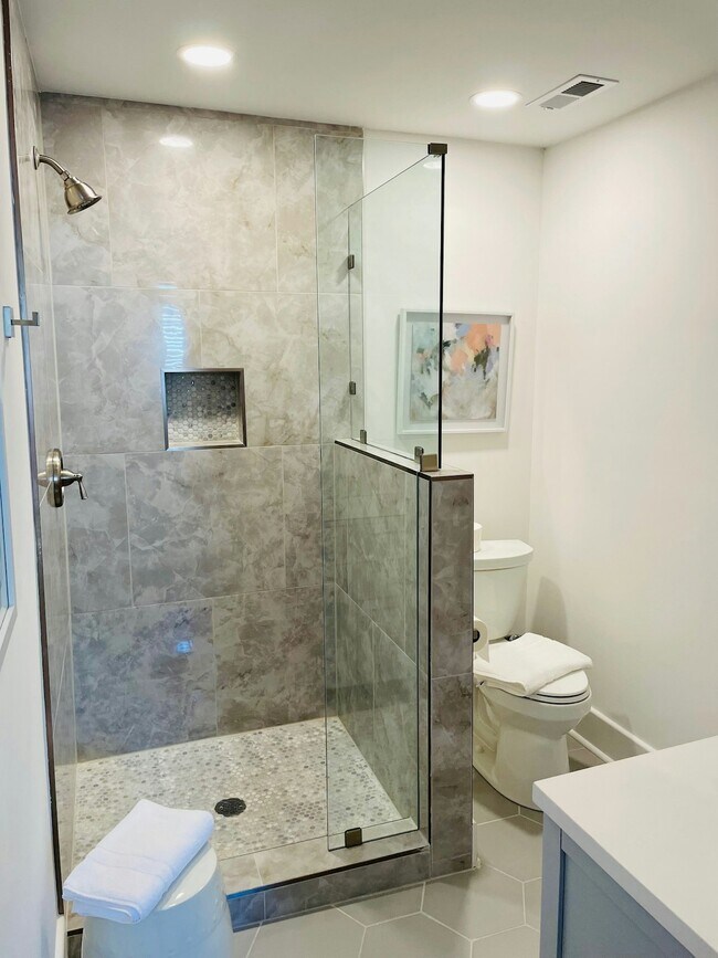 Building Photo - 20 Rose Ln