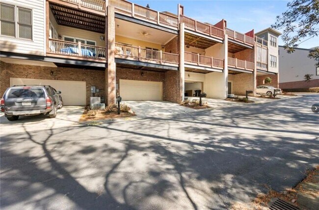 Building Photo - 156 W Ridge Way