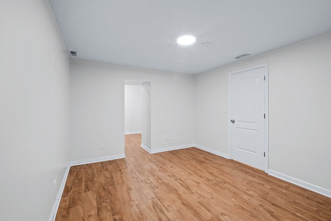 Building Photo - 4545 S Drexel Blvd