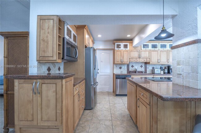 Building Photo - 1690 NE 25th Ave