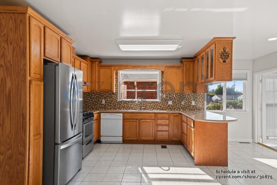 Building Photo - 651 40th St