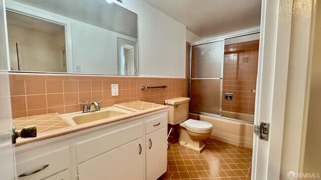 Building Photo - 52 Genoa Pl
