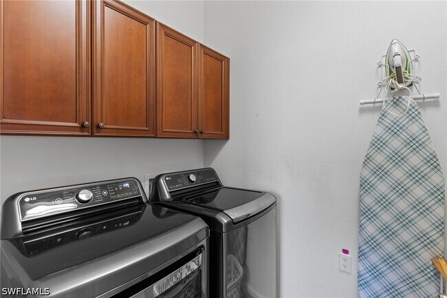 Building Photo - 6693 Alden Woods Cir