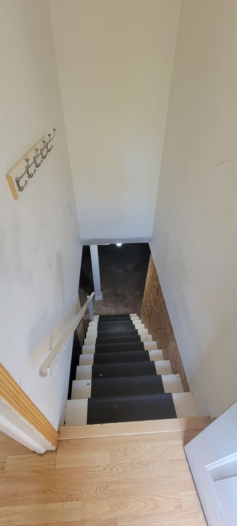 Building Photo - AVAILABLE AUGUST - 2 Bed, 1 Bath With Secl...