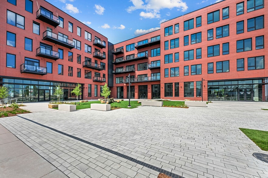 The Common Place Apartments 686 Mike McCarthy Way Ashwaubenon WI