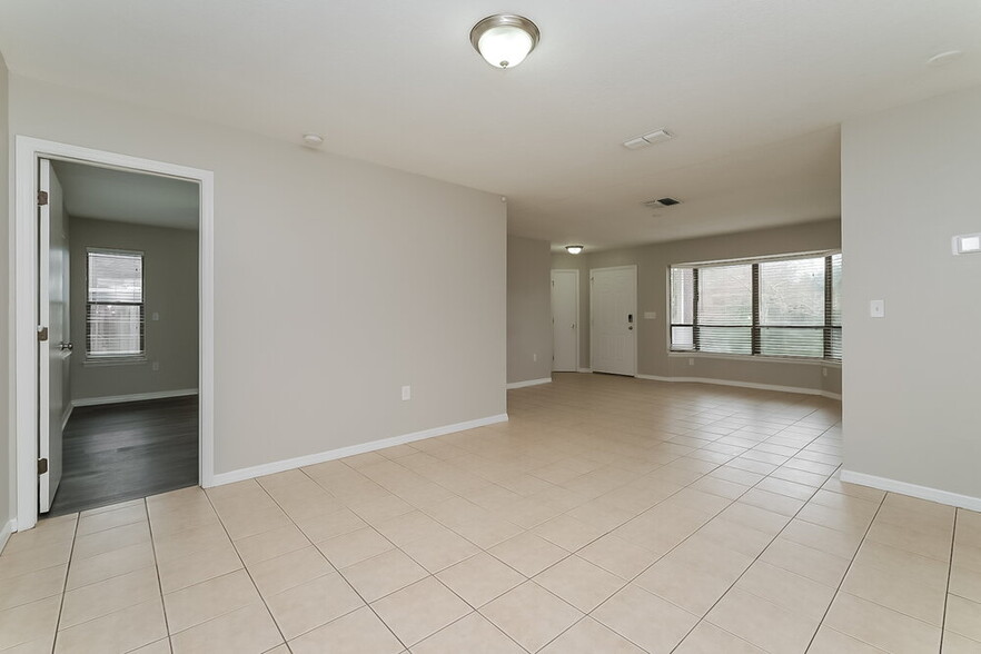 Building Photo - 11171 Heathwood Ave