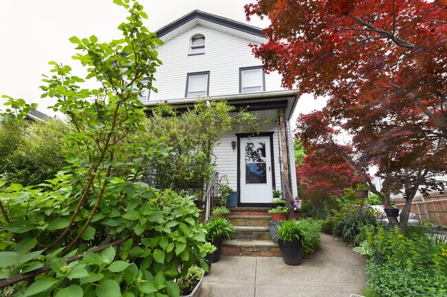 Building Photo - 114 Jones Ave
