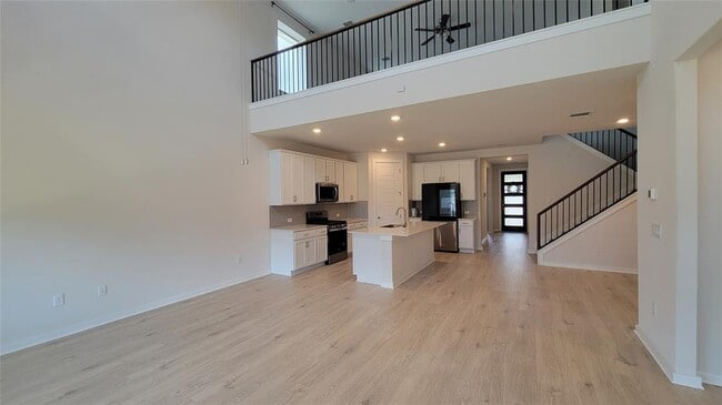 Building Photo - 429 Tinto St