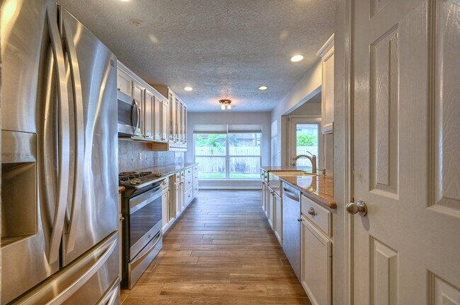 Building Photo - 15 White Bark Pl