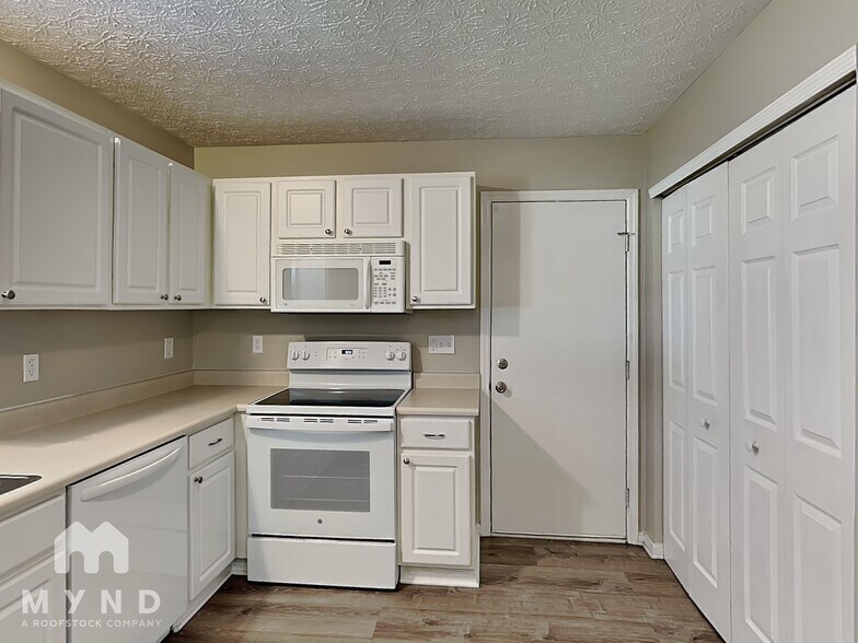 Building Photo - 2069 Prominence Dr