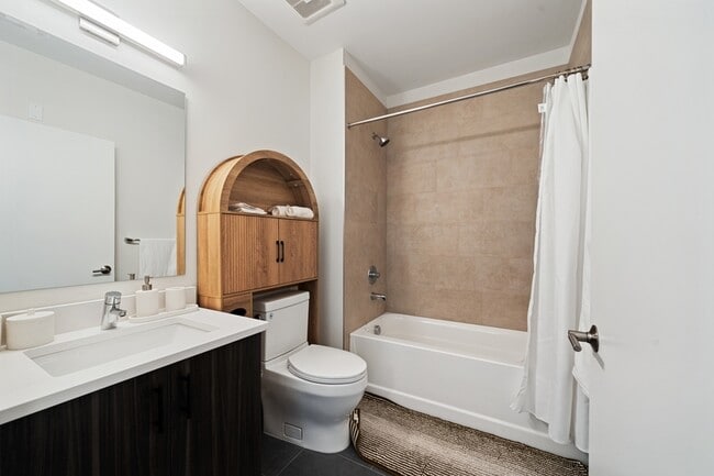 Building Photo - 72 S Essex Ave