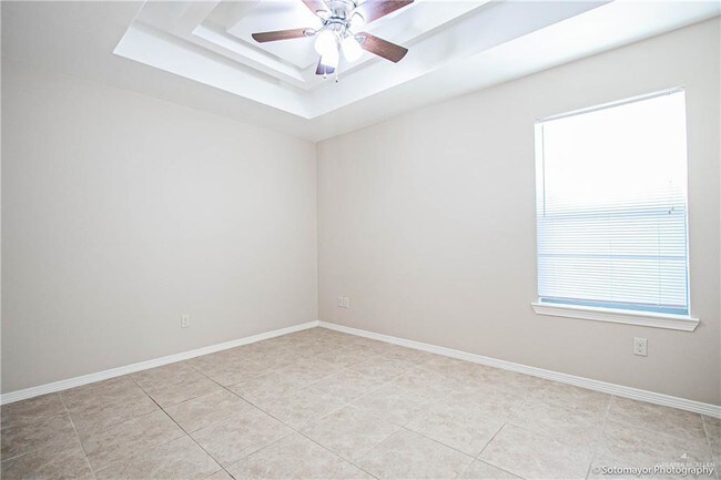 Building Photo - 10 Taxco Ct