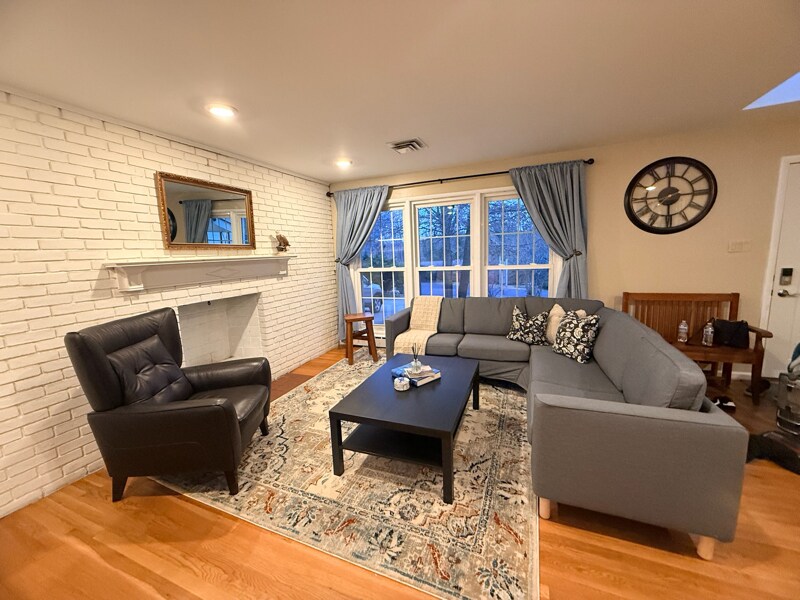 Building Photo - 3452 Quaker Ct