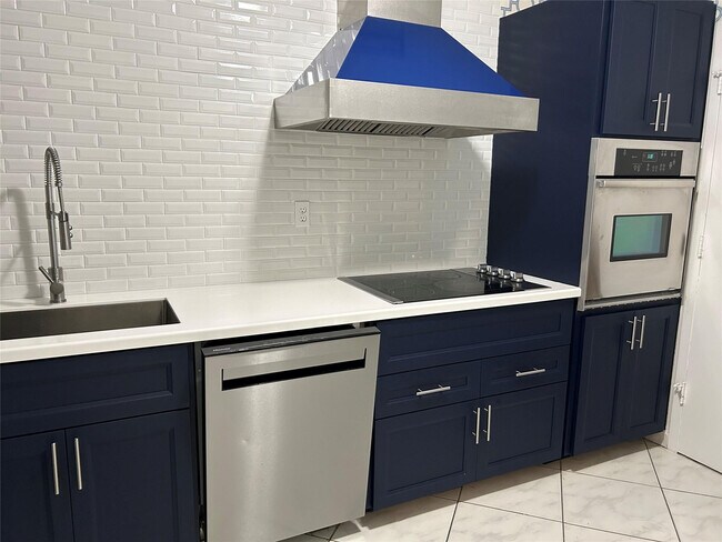 Building Photo - 4020 Galt Ocean Dr