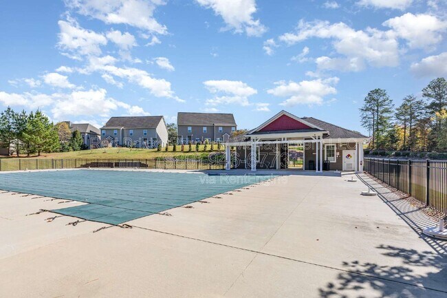 Building Photo - 4860 Pepper Dr