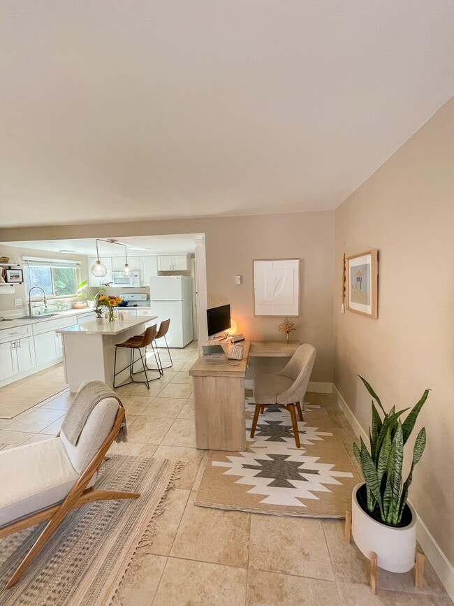 Building Photo - 155 Rosebay Dr