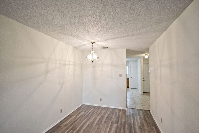 Building Photo - 663 Floral Ave