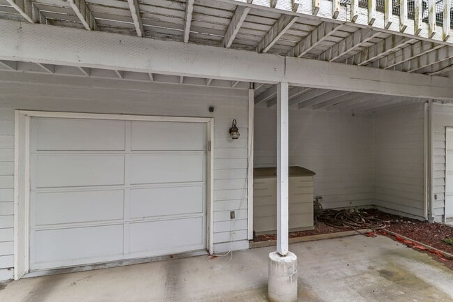 Building Photo - 2 Bed 2 Bath - Craftsman Condo - NAS Whidbey