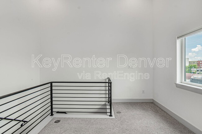 Building Photo - 1468 Yates St