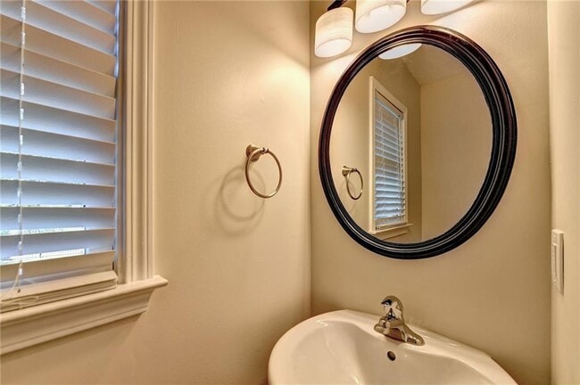 Building Photo - 3460 Maple Terrace Dr