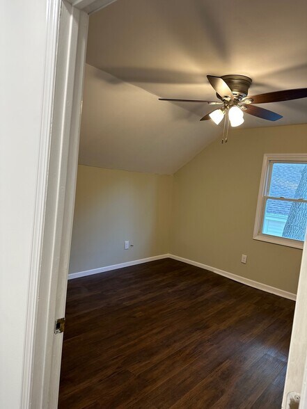 Building Photo - 120 S 4th St