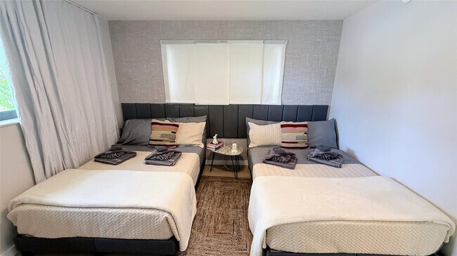 Building Photo - 433 NW 15th Way