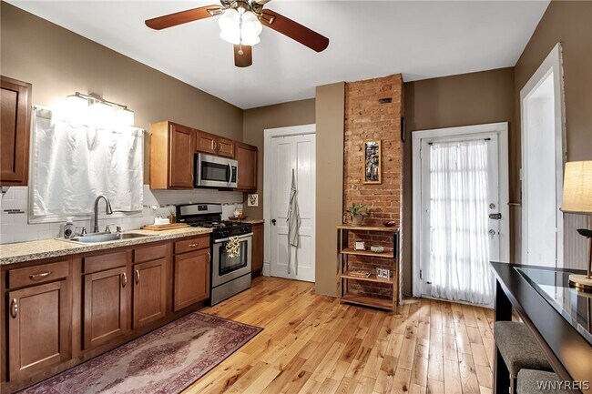 Building Photo - 370 Bryant St